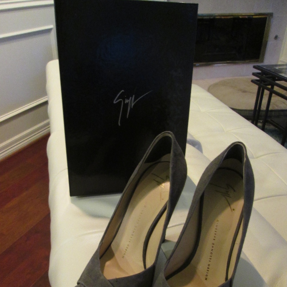 ****Reduced**** Giuseppi Zanotti Koka Grey Suede Pumps - Size 8
